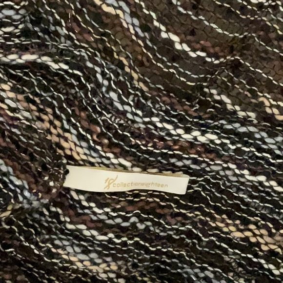 Beautiful Elegant Formal Shawl by Collections - Picture 2 of 2